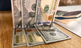 الدولار يقفز بالأسواق المحلية وسط شائعات تغيير سعر الصرف الرسمي